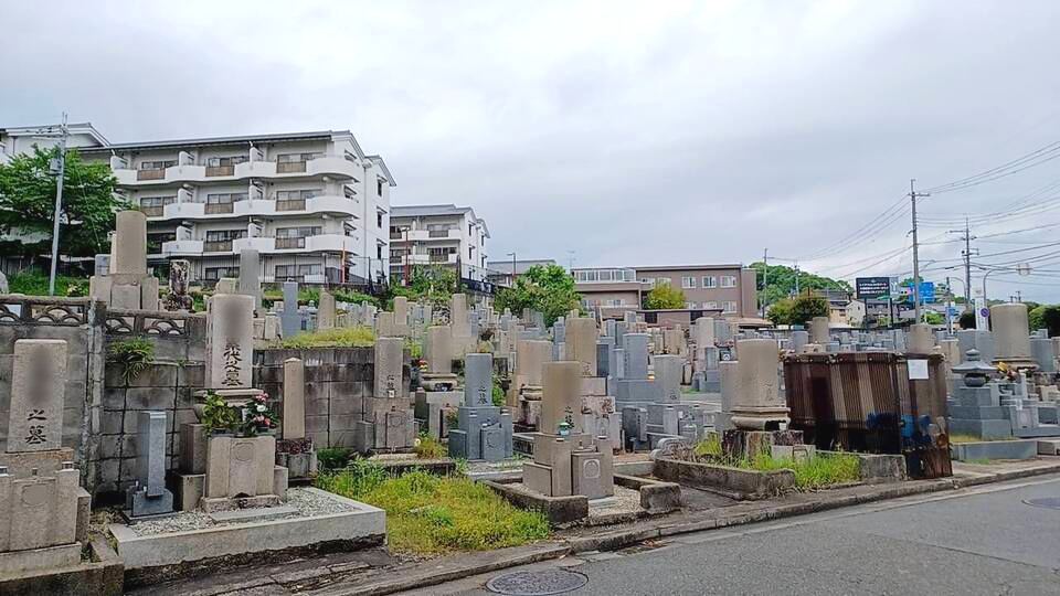 東之阪町墓地