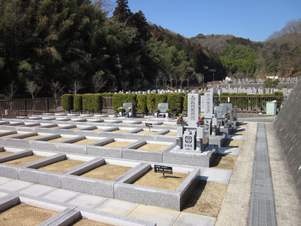 竜の子霊園