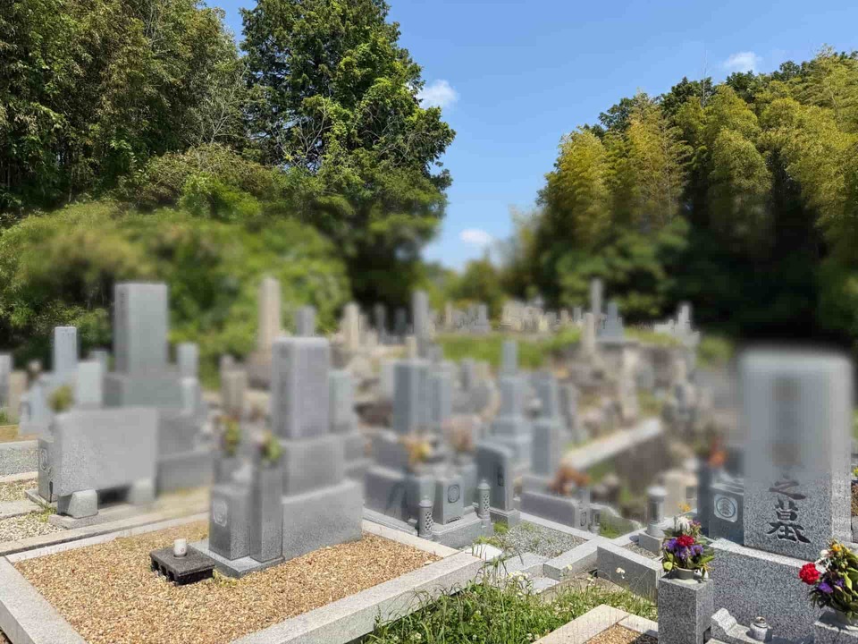 有里墓地