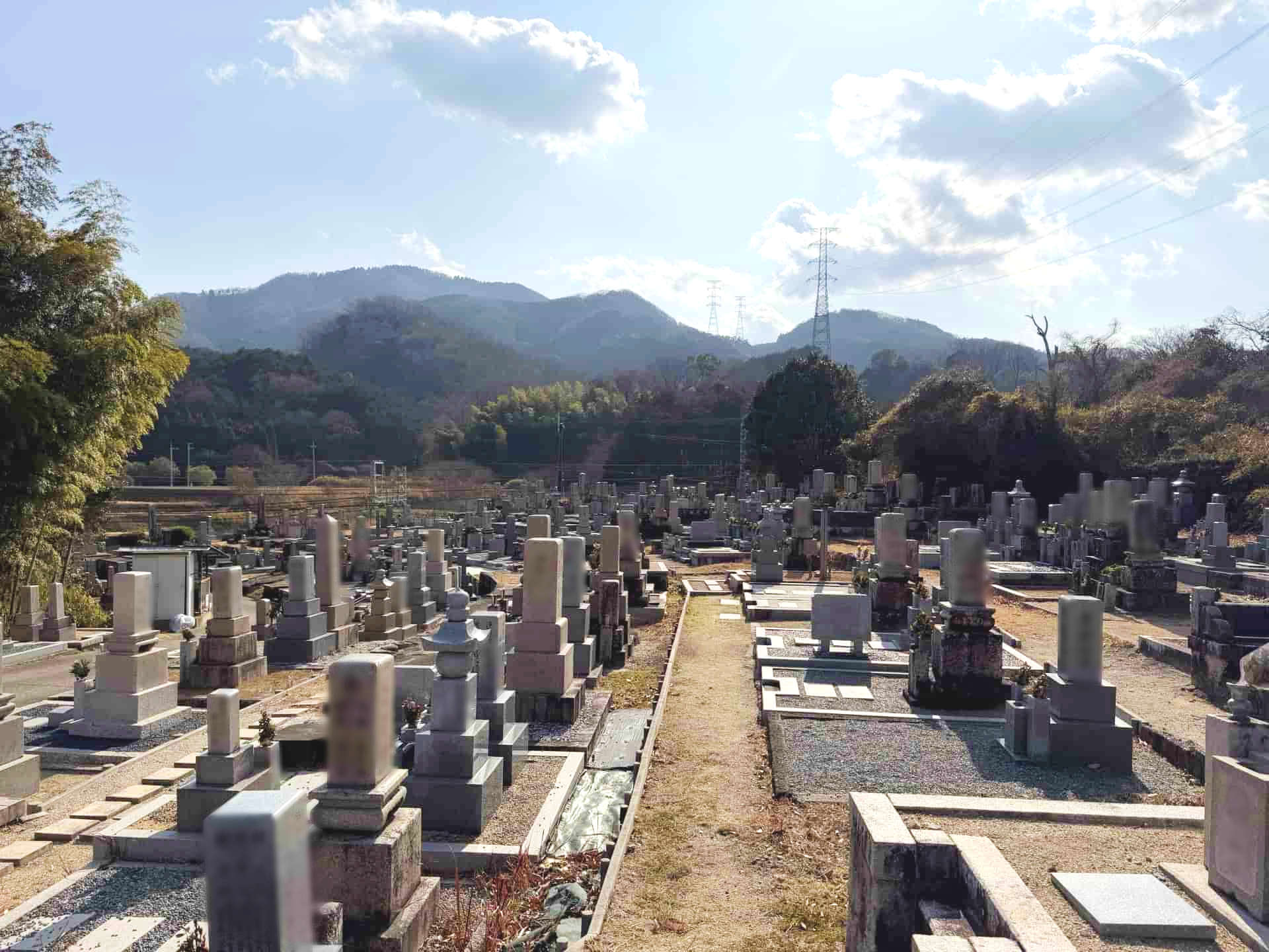 穴虫西共同墓地
