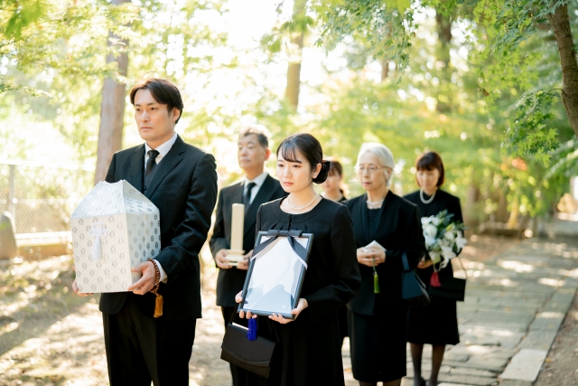 葬儀の喪主は誰がやる？喪主の決め方や役割を詳しく解説