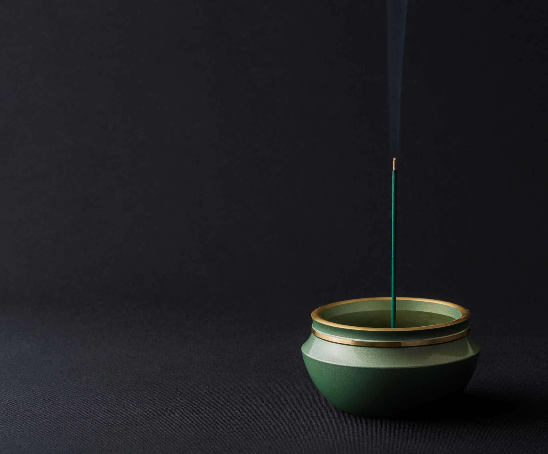 線香の香りにはどんな種類があるの？香りの違いも解説