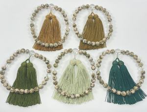 数珠の色に意味や気をつけるべきマナーはある？数珠の素材について詳しく解説します