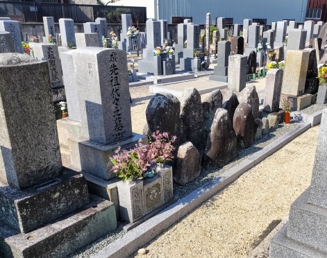 寄せ墓は不幸になるって本当？複数のお墓を1つにまとめる「寄せ墓」の形やメリットについて解説します