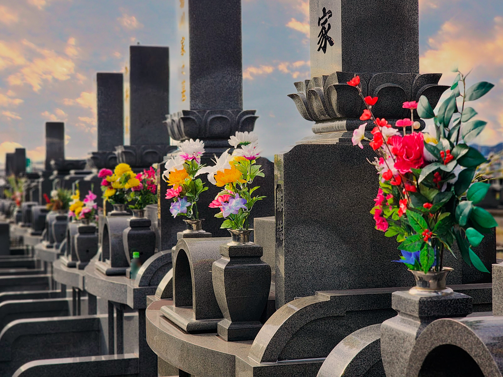 共同墓地とは？その意味・費用相場・メリット・デメリット・選ぶ際のポイントをご紹介