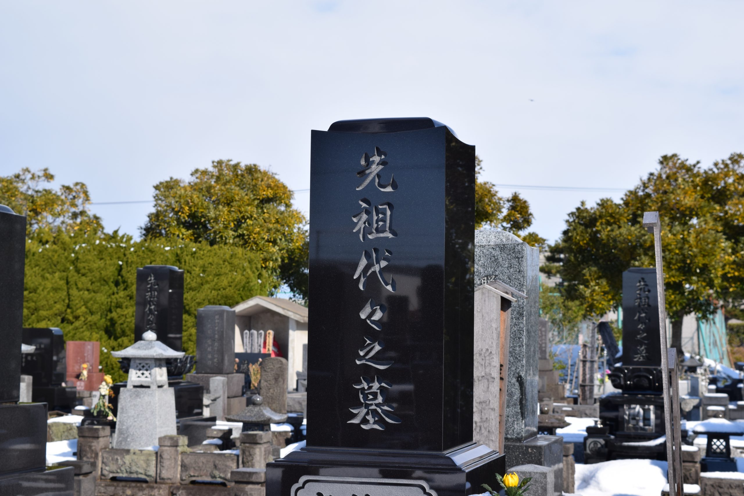 お墓・墓石の追加彫りとは？主なタイミング・主な流れ・費用相場をご紹介