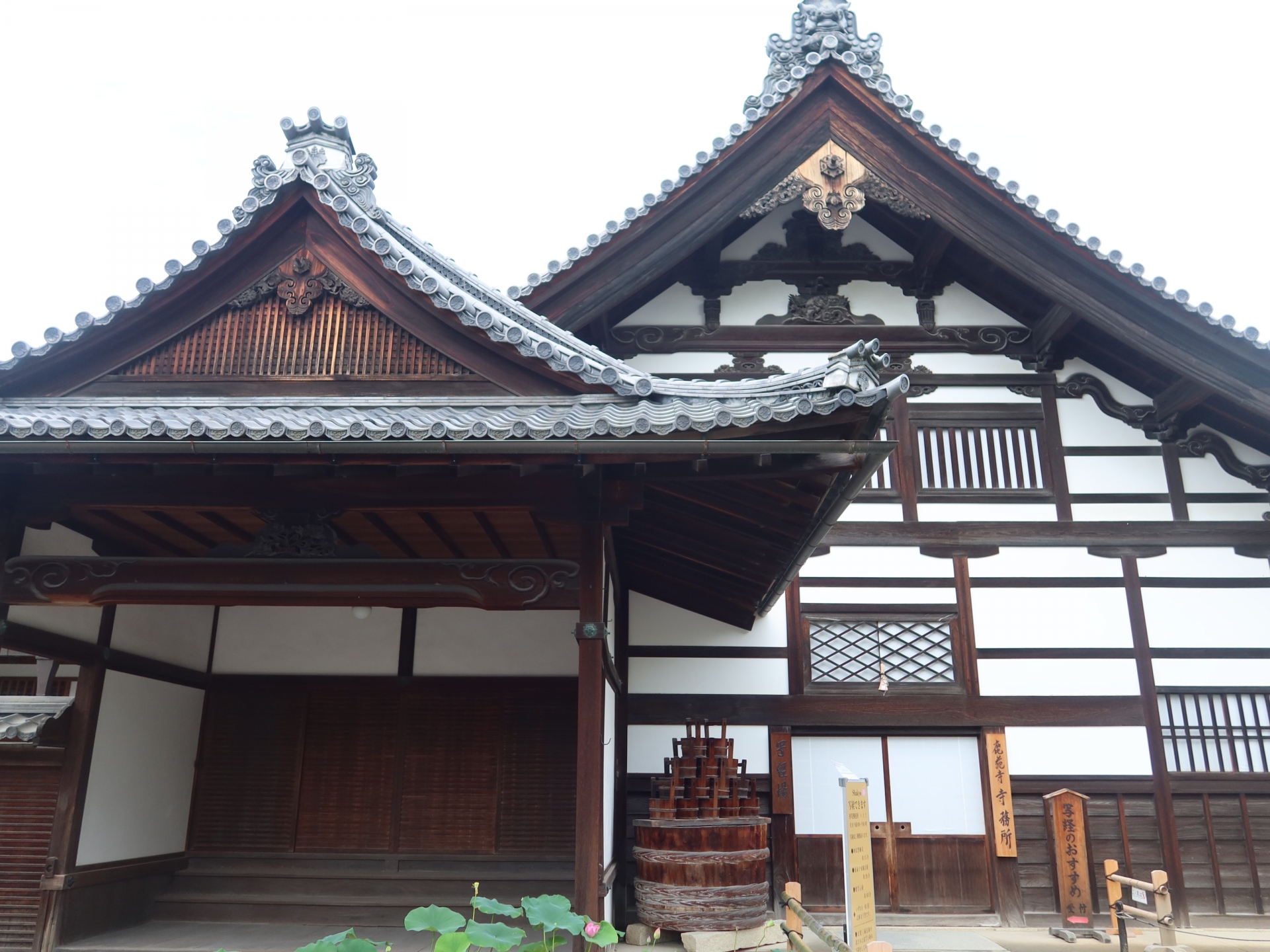 寺務所・社務所ってなに？役割からお寺や神社の境内の建物まで分かりやすく解説